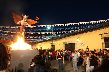 Ardió el diablo en La Antigua