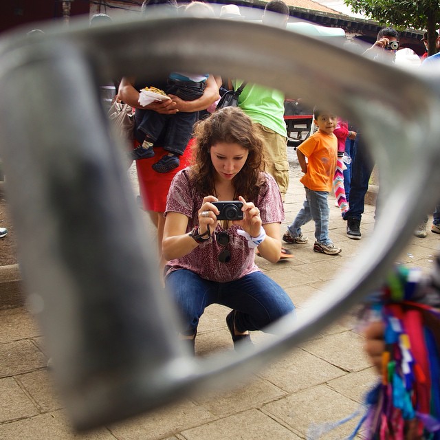 Framed… Or sharing tips and tricks of how I approach street photography in La Antigua Guatemala #AntiguaPhotoWalks