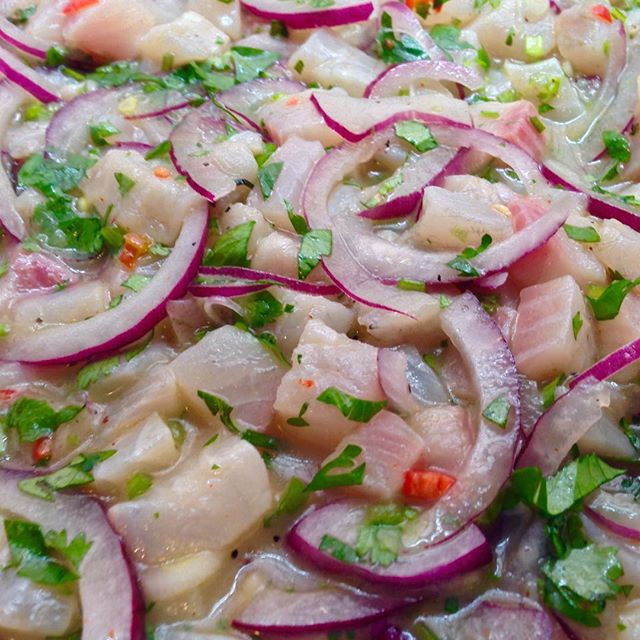 Qué mejor manera de terminar agosto que con exquisito ceviche peruano y unas cervezas bien frías #LSGD