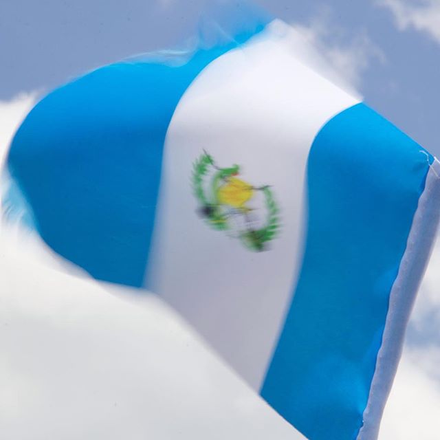 Libre al viento, tu hermosa bandera…