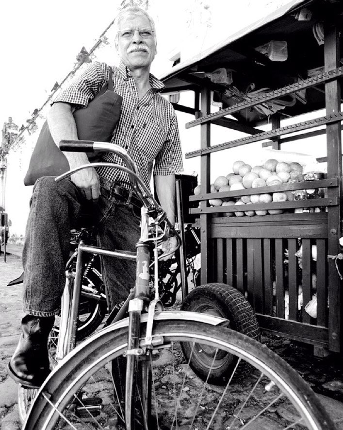 Riding with a vintage style the streets of Antigua Guatemala