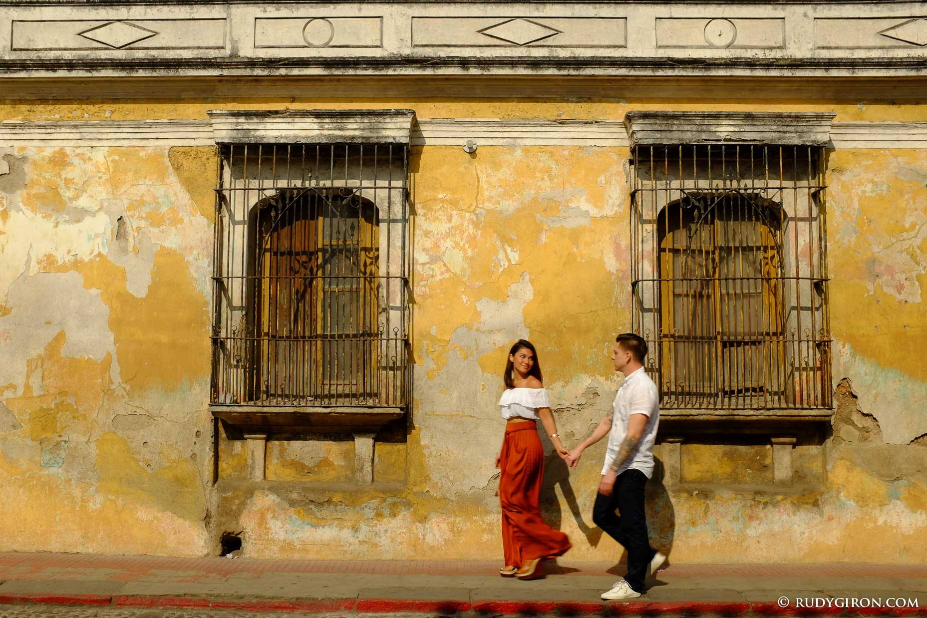Engagement Street Photography Session in Antigua Guatemala by Rudy Giron