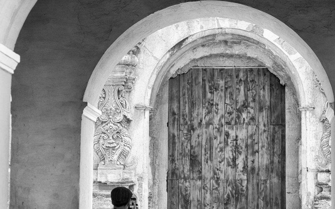 #StreetPhotographyTip — Kissing couple framed within three sets of arches in Antigua Guatemala.
