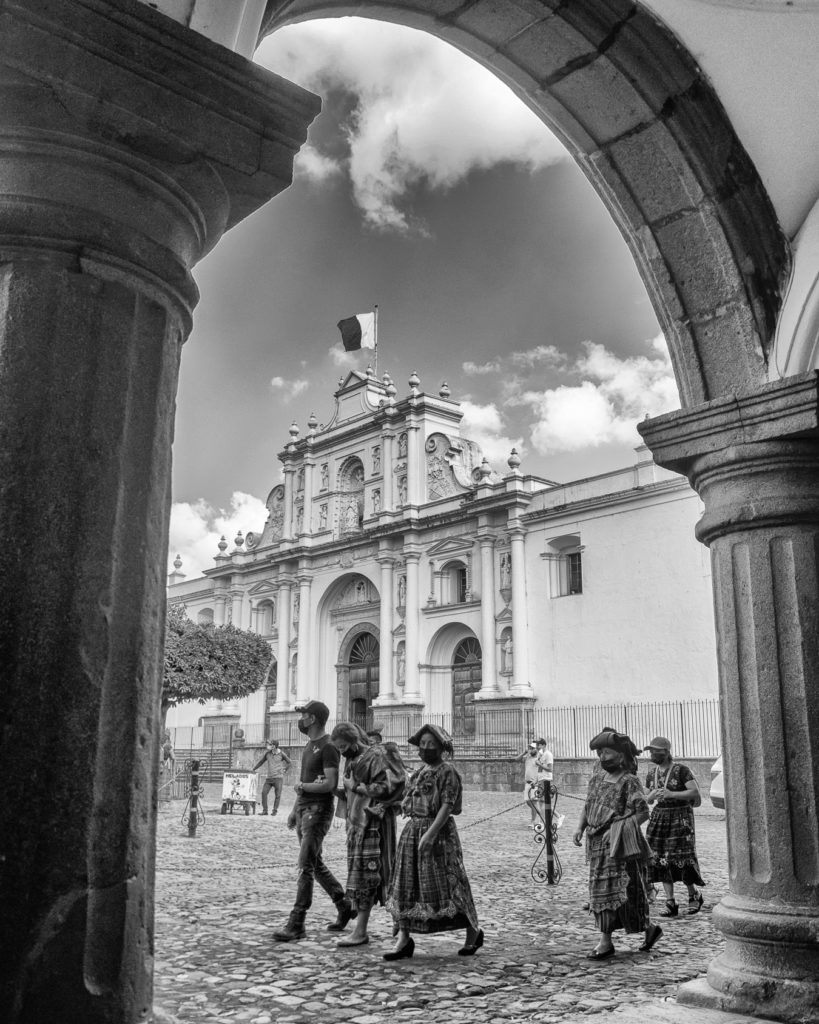 Natural Framing of Maya family at arch of Real Palacio